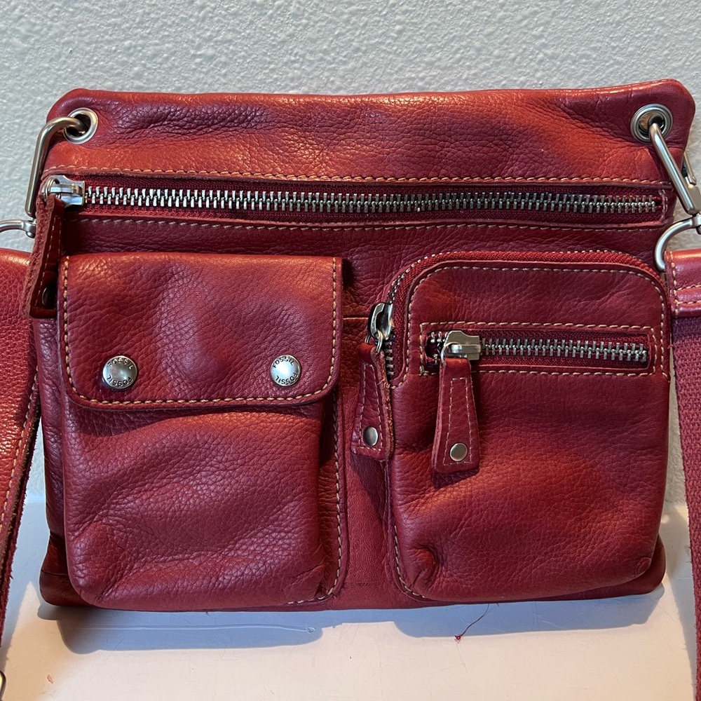 Vintage Fossil Sutter red leather crossbody bag